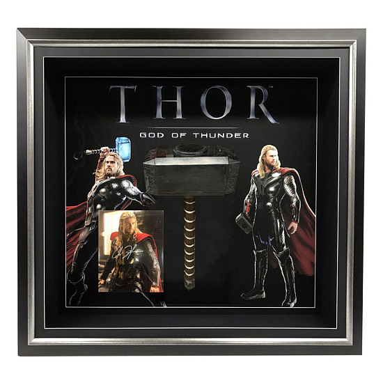 Movies - Marvel Thor – Chris Hemsworth Signed And Framed Photograph With Hammer - S1